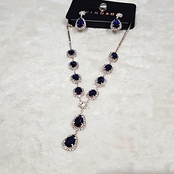 Major Glam Halo Necklace & Earrings Set | Sapphire Swarovski Crystals Gold - Picture 7 of 14